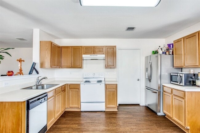 Building Photo - 5005 Village Stone Ct