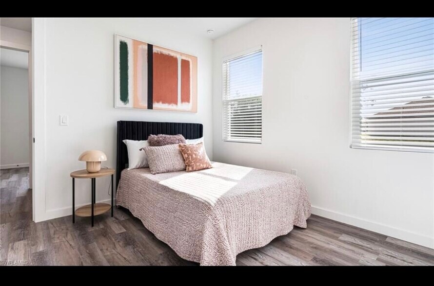 Building Photo - 417 NW 3rd Ln