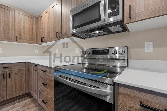 Building Photo - 3 Bedroom 3 Bathroom Home with Attached Ga...
