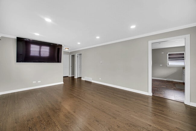 Building Photo - 1107 Campbell Ave
