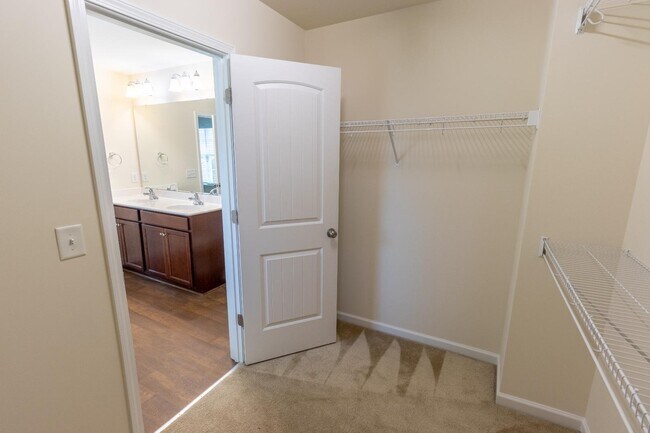 Building Photo - 2038 Sinclair Trce