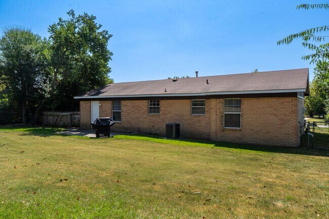 Building Photo - 3519 Goldfinch Drive