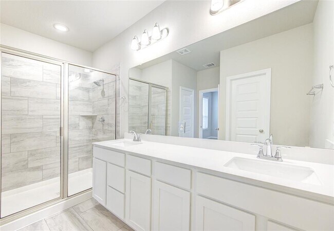 Building Photo - 821 Laguna Grn Ln