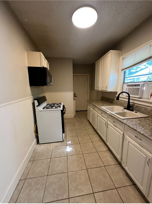 Building Photo - 2406 West Lovers Lane