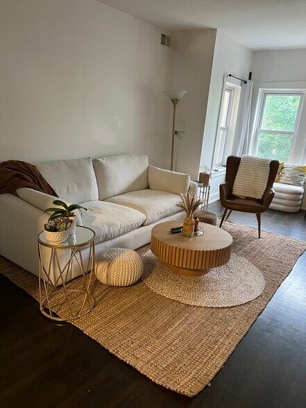 Building Photo - 5011 N Lawndale Ave