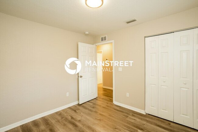 Building Photo - 3 Bedroom Pet-Friendly Home in St. Petersburg, FL with Main Street Renewal