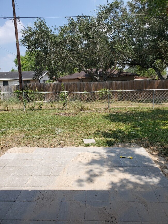 Building Photo - 113 E Hoogland Ave
