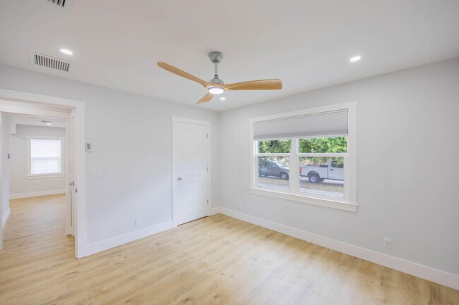 Building Photo - 730 Winters St