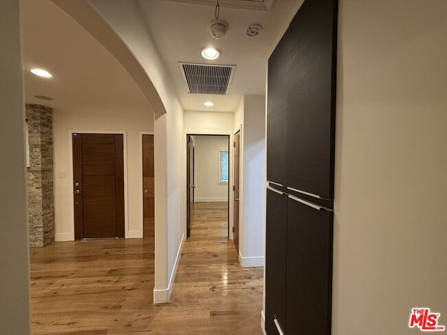 Building Photo - 5757 Vesper Ave