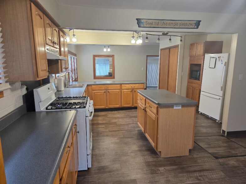 Building Photo - 5347 Birch Island Dr