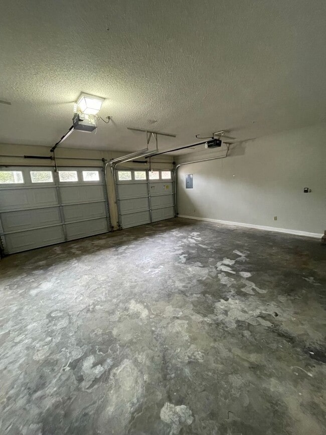 Building Photo - The Woodlands