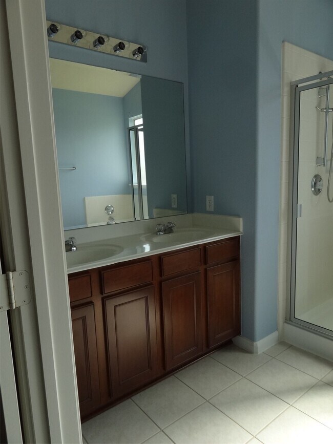 Building Photo - 2535 Marquette Trail