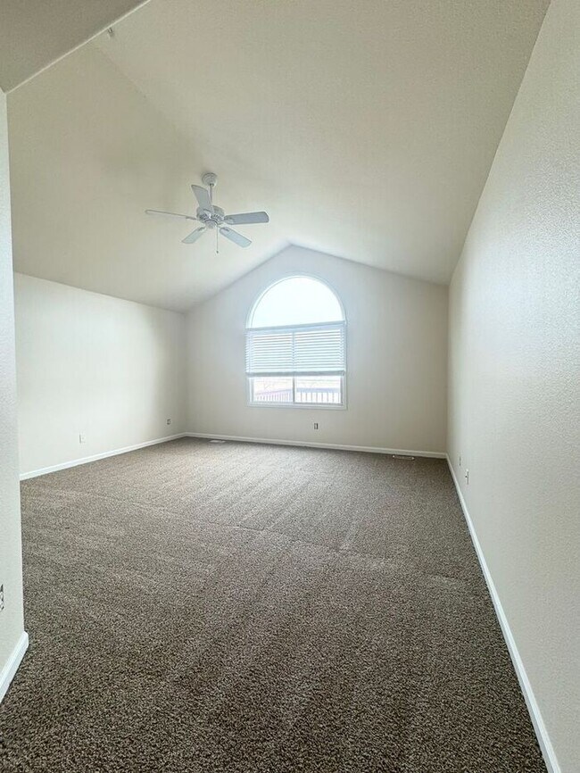 Building Photo - Stunning 4 Bedroom, 3.5 Bath with 3 car attached garage Home in Paragon Estates in Fort Collins, CO