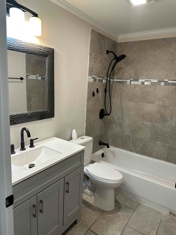 Building Photo - 836 Old Modena St