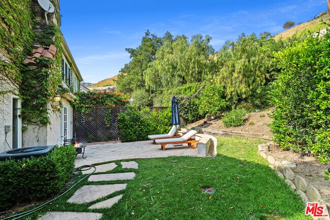 Building Photo - 622 Palisades Dr