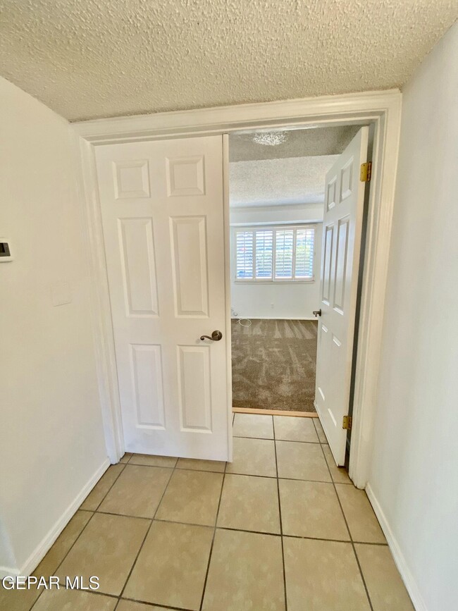 Building Photo - 1305 Vista De Oro Dr