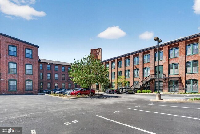 Building Photo - 200 Lincoln Ave