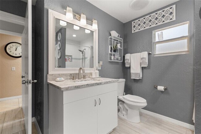 Building Photo - 1735 4th Ave E