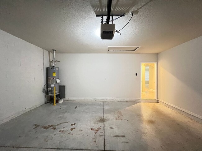 Building Photo - Beautiful, 3 Bedroom Home!!