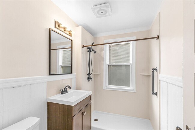 Building Photo - 23 Biltmore St