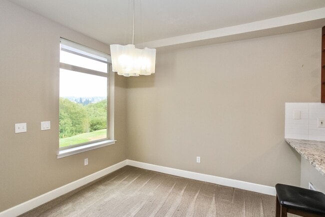 Building Photo - Waterview Condo 2 bed, 2 bath in Point Edw...