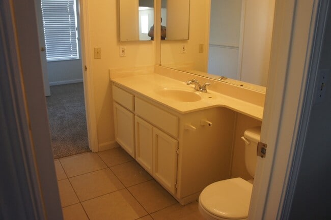 Building Photo - Lots of room