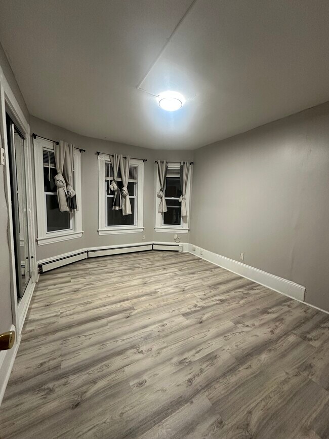 Building Photo - South Broadway St