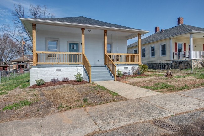 Building Photo - Fully Renovated 3-Bedroom Home with Modern Finishes – Only $1,675 a month!