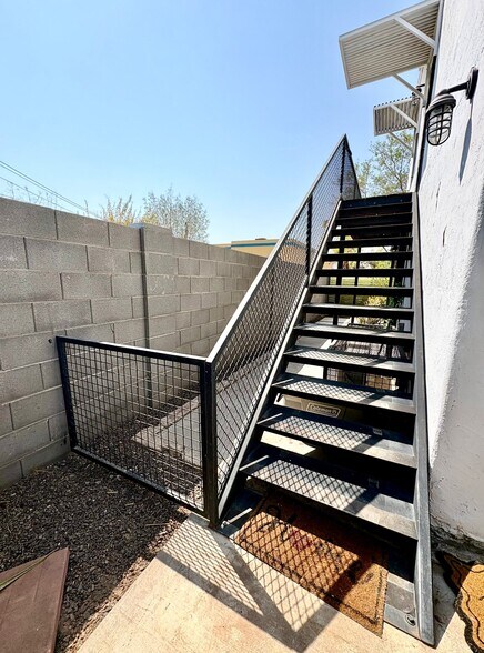 Building Photo - 1530 E Diamond St