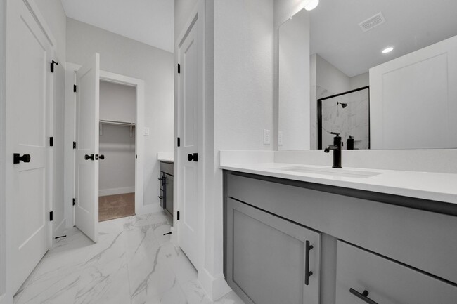 Building Photo - 13608 Giovannis Gdn
