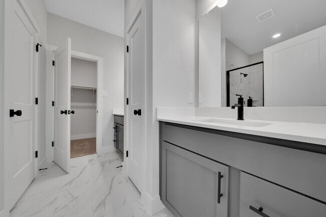 Building Photo - Beautiful 4 Bedroom New Construction Luxur...