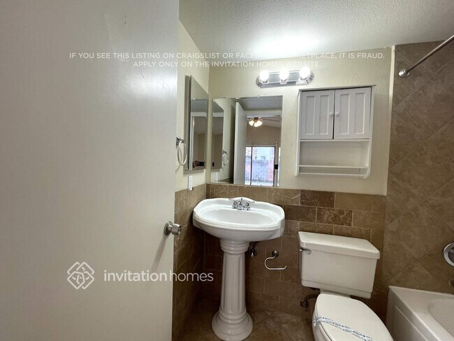 Building Photo - 7517 W Mercer Ln