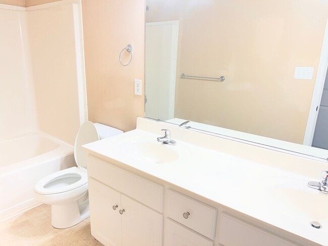 Building Photo - 911 Bryan Cir