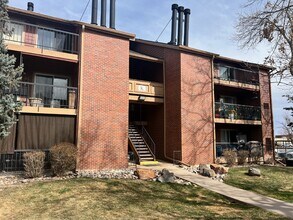 Building Photo - AVAILABLE NOW!

Cozy condo in the Chestnut Community!