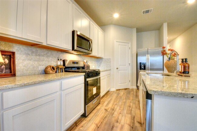 Building Photo - 257 Fossil Dr