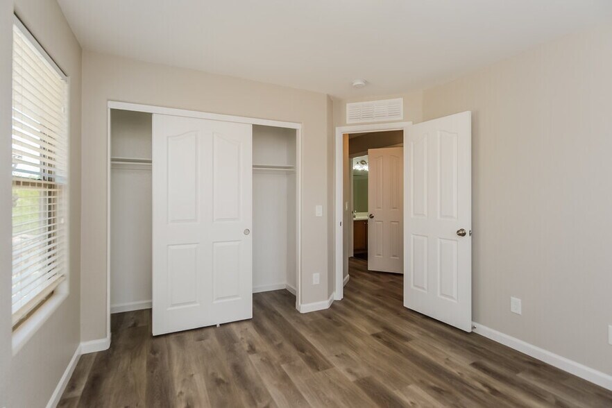 Building Photo - 3939 E Jasper Dr