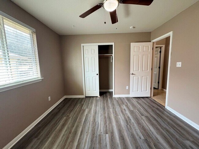 Building Photo - 3 Bed/ 2 Bath Home Available in Villages of Berry Creek!