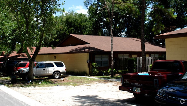 Primary Photo - 704-732 Angelina Ln