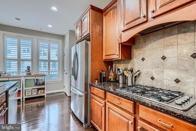 Building Photo - 432 Grand St