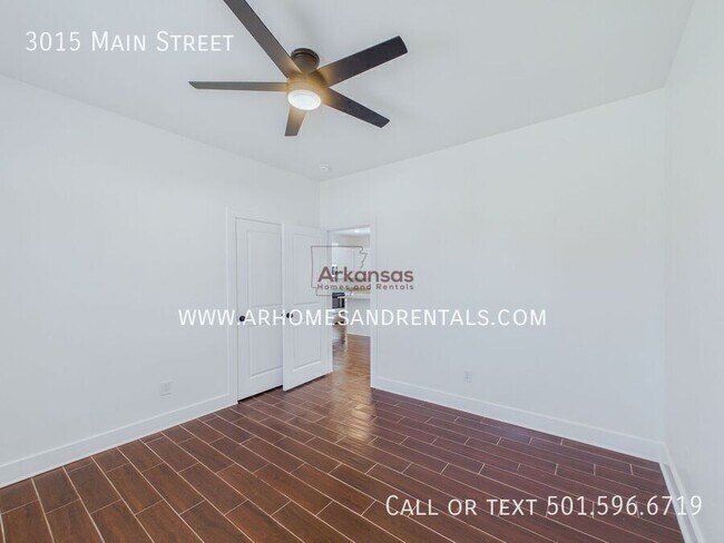 Building Photo - 3015 Main St