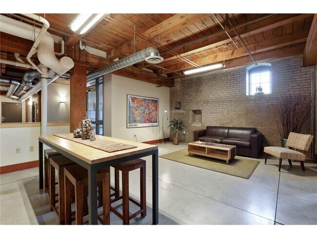 Building Photo - 127 5th St NE