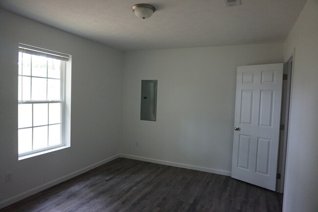Building Photo - 784 Parsonage Rd