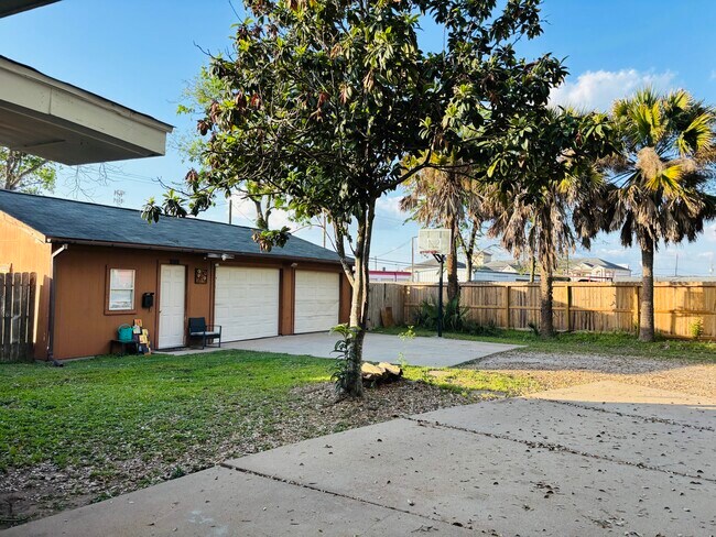 Building Photo - 4901 Timber Ln