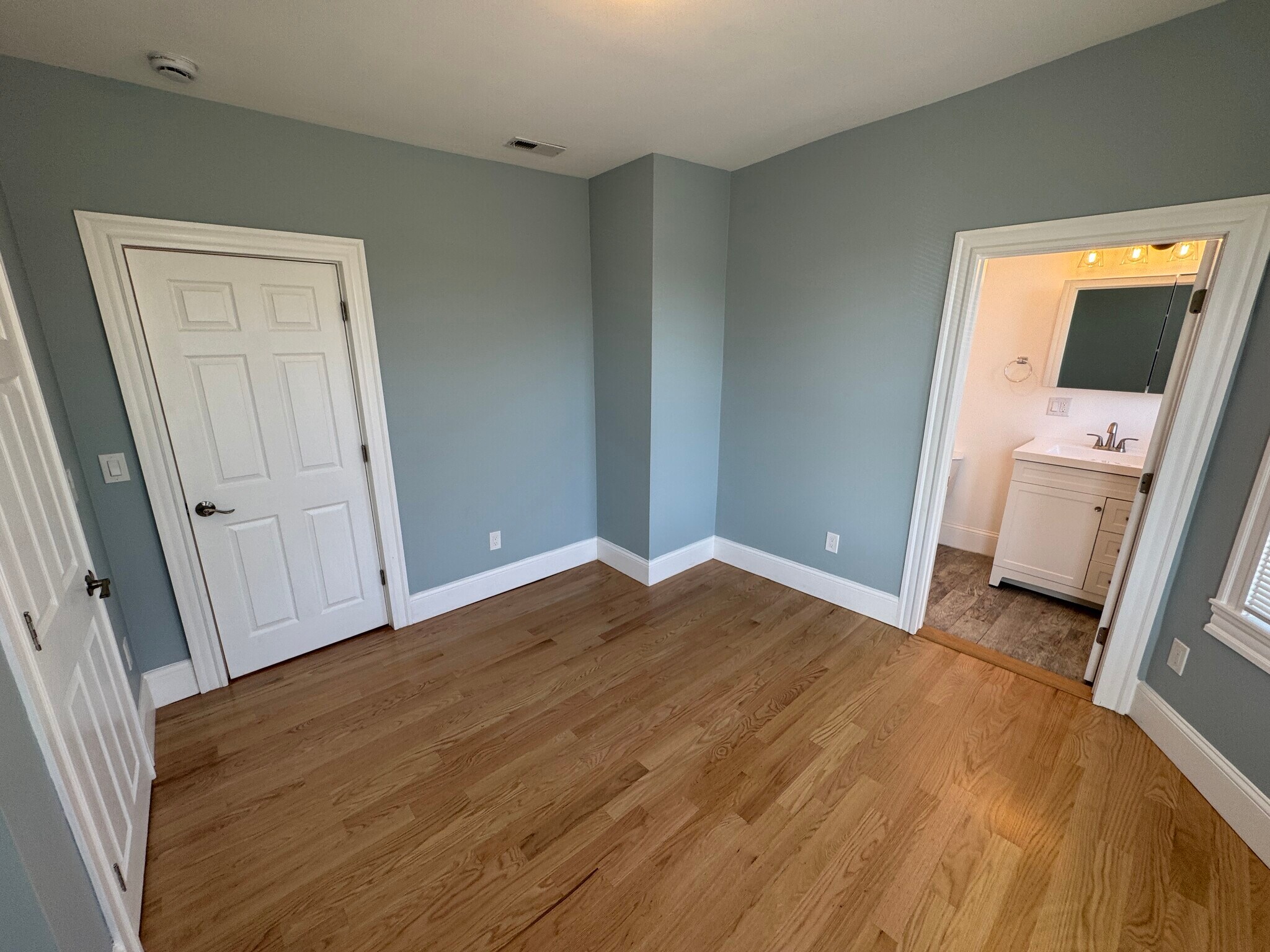 Building Photo - 29 Cameron Ave