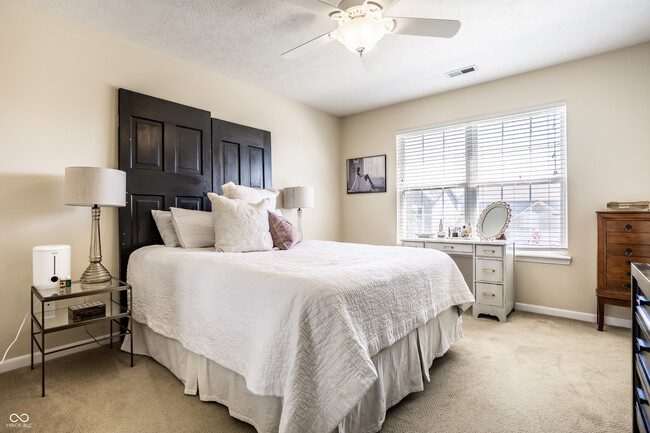 Building Photo - 14924 Oak Rd