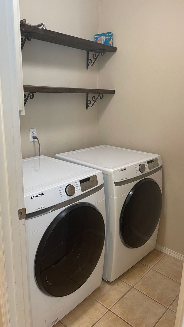 Building Photo - 2 Story Home in Clearwood Community