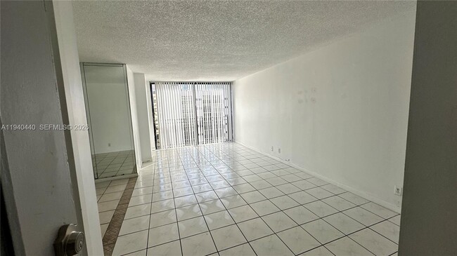 Building Photo - 16919 N Bay Rd