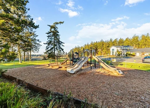 Building Photo - 1340 NW Redwing Dr