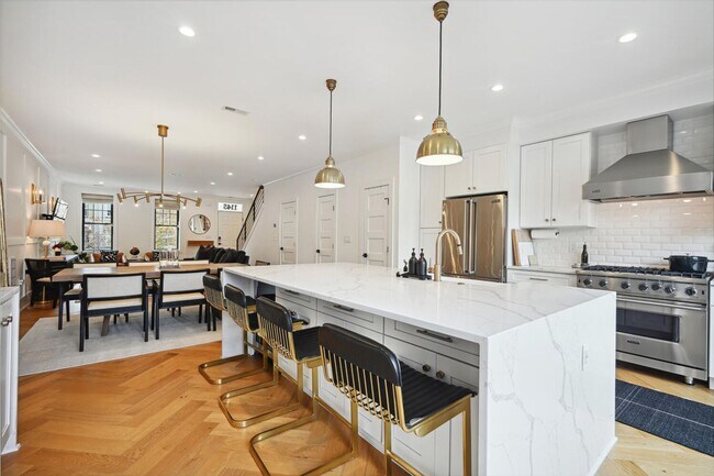 Building Photo - FURNISHED style in NoMA with Garage Parking