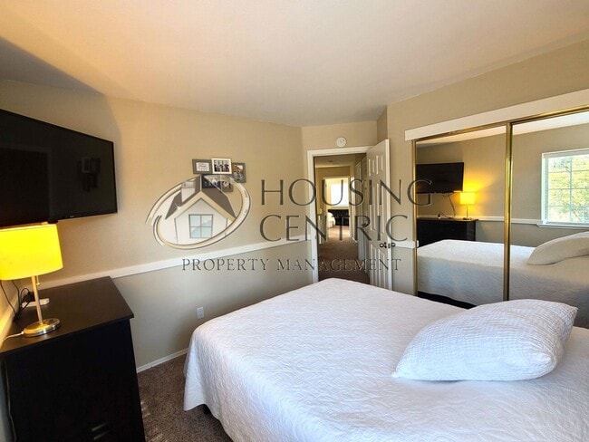 Building Photo - Executive Folsom Rental EXCELLENT Location and a POOL!